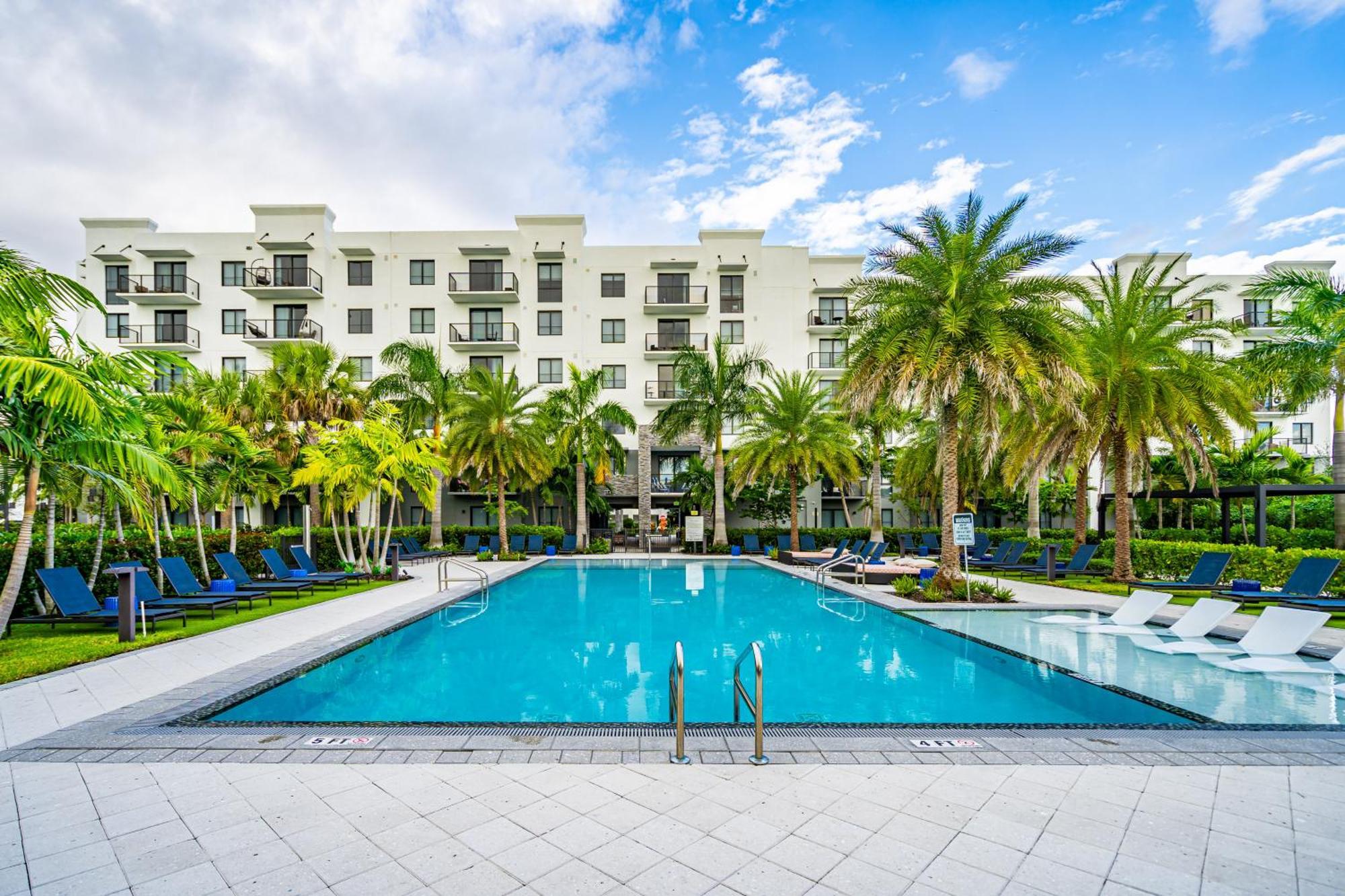 Amazing 2 Bedroom Unit In Doral Miami With Free Parking Hialeah Gardens Ngoại thất bức ảnh